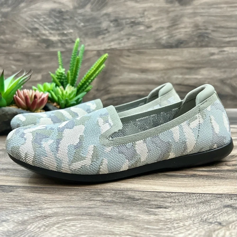 NIB Clarks Cloudsteppers Carly Dream Loafer Flats Khaki Camo Knit 8M